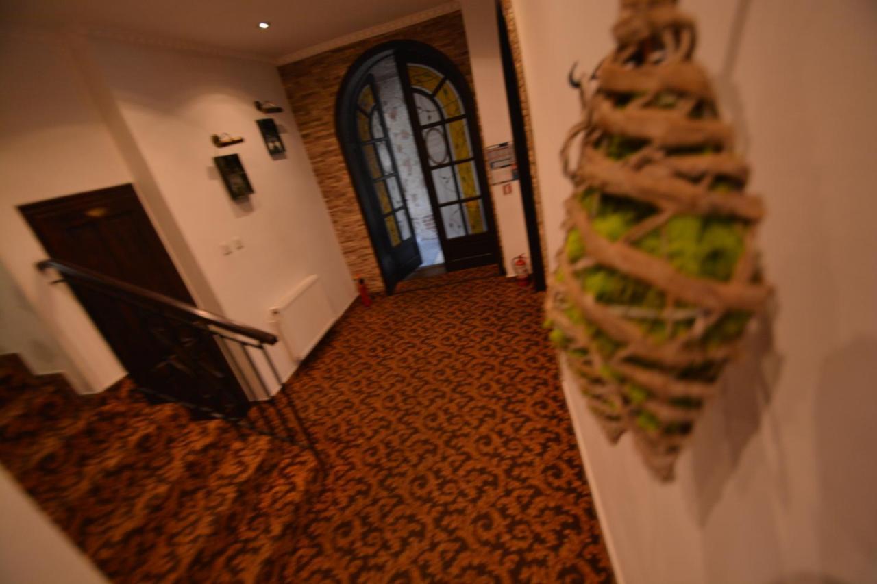 Gala - Guesthouse Орадеа Екстериор снимка