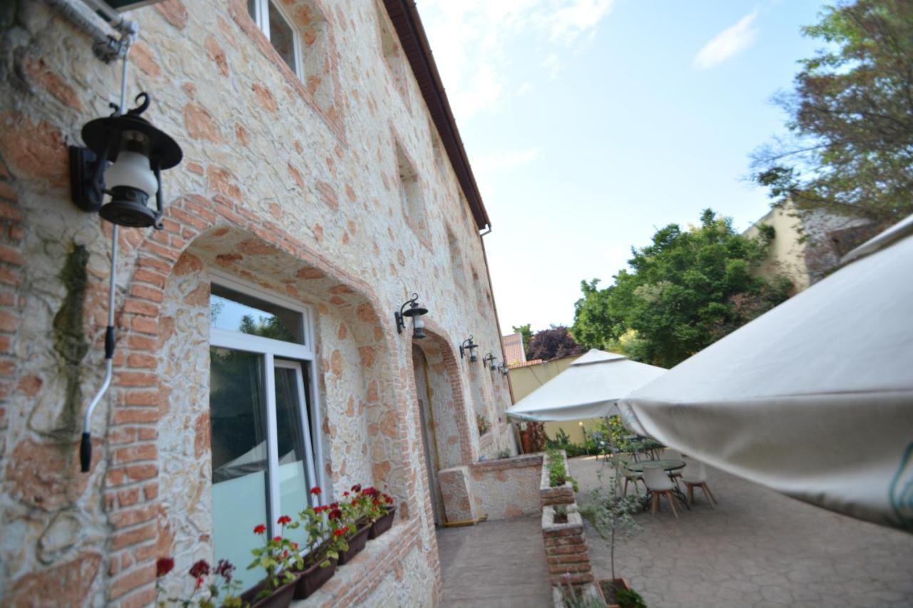 Gala - Guesthouse Орадеа Екстериор снимка