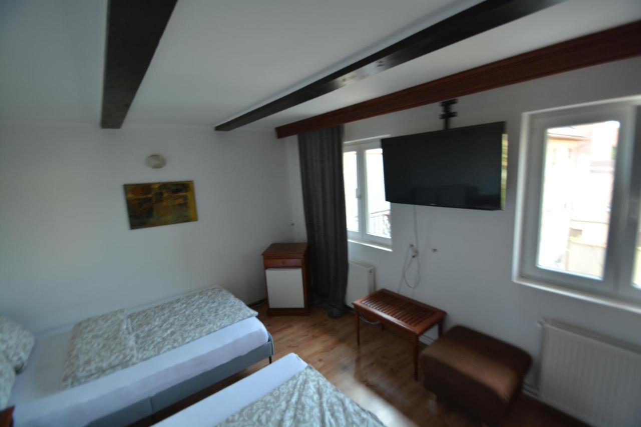 Gala - Guesthouse Орадеа Екстериор снимка