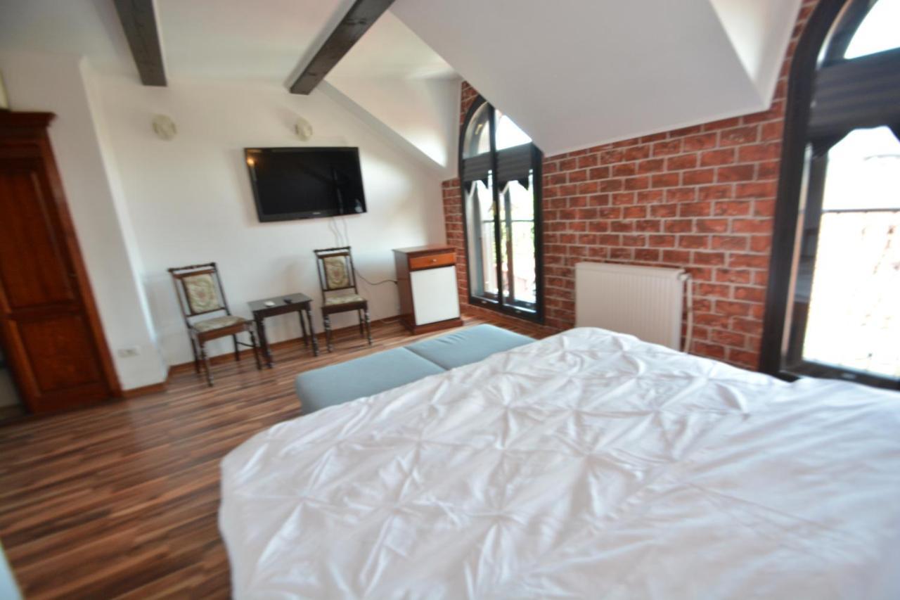 Gala - Guesthouse Орадеа Екстериор снимка