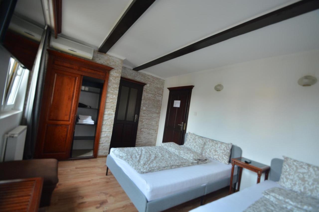 Gala - Guesthouse Орадеа Екстериор снимка