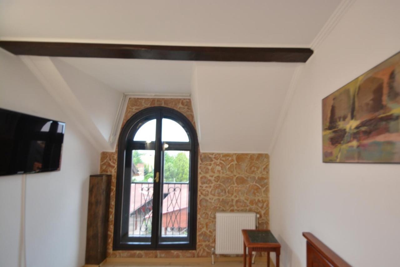 Gala - Guesthouse Орадеа Екстериор снимка