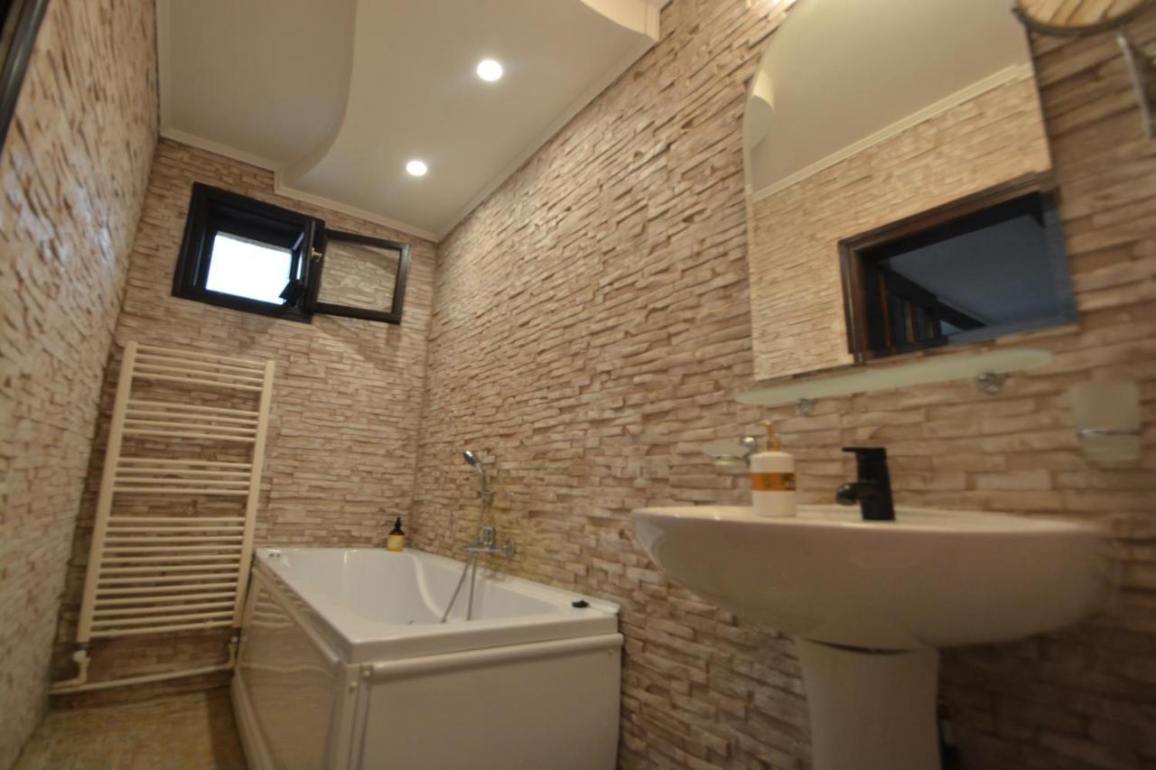 Gala - Guesthouse Орадеа Екстериор снимка