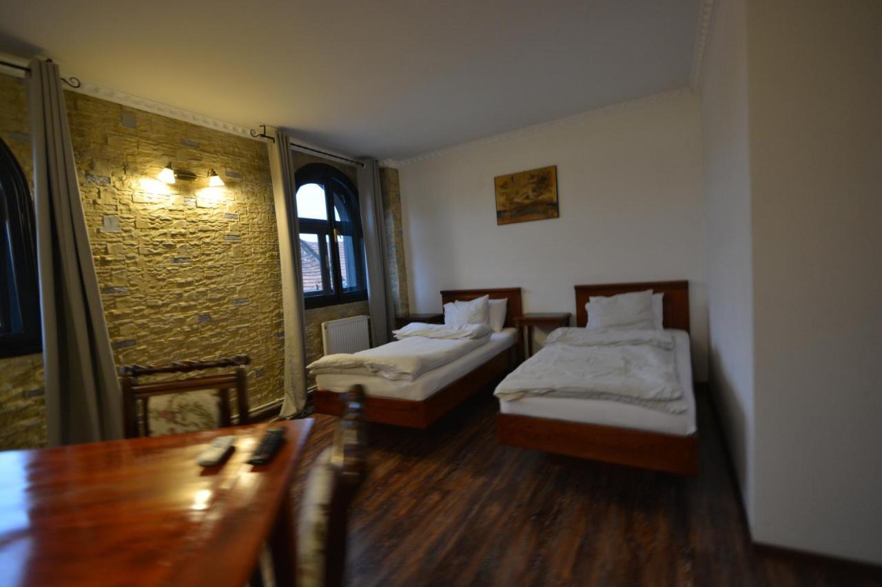 Gala - Guesthouse Орадеа Екстериор снимка
