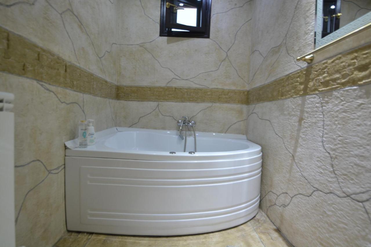 Gala - Guesthouse Орадеа Екстериор снимка