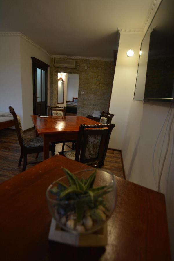 Gala - Guesthouse Орадеа Екстериор снимка