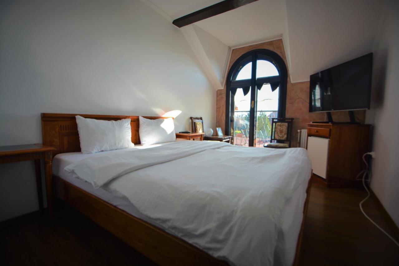 Gala - Guesthouse Орадеа Екстериор снимка