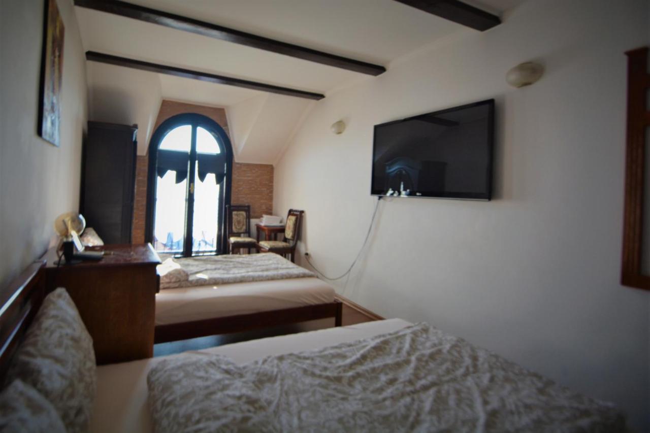 Gala - Guesthouse Орадеа Екстериор снимка